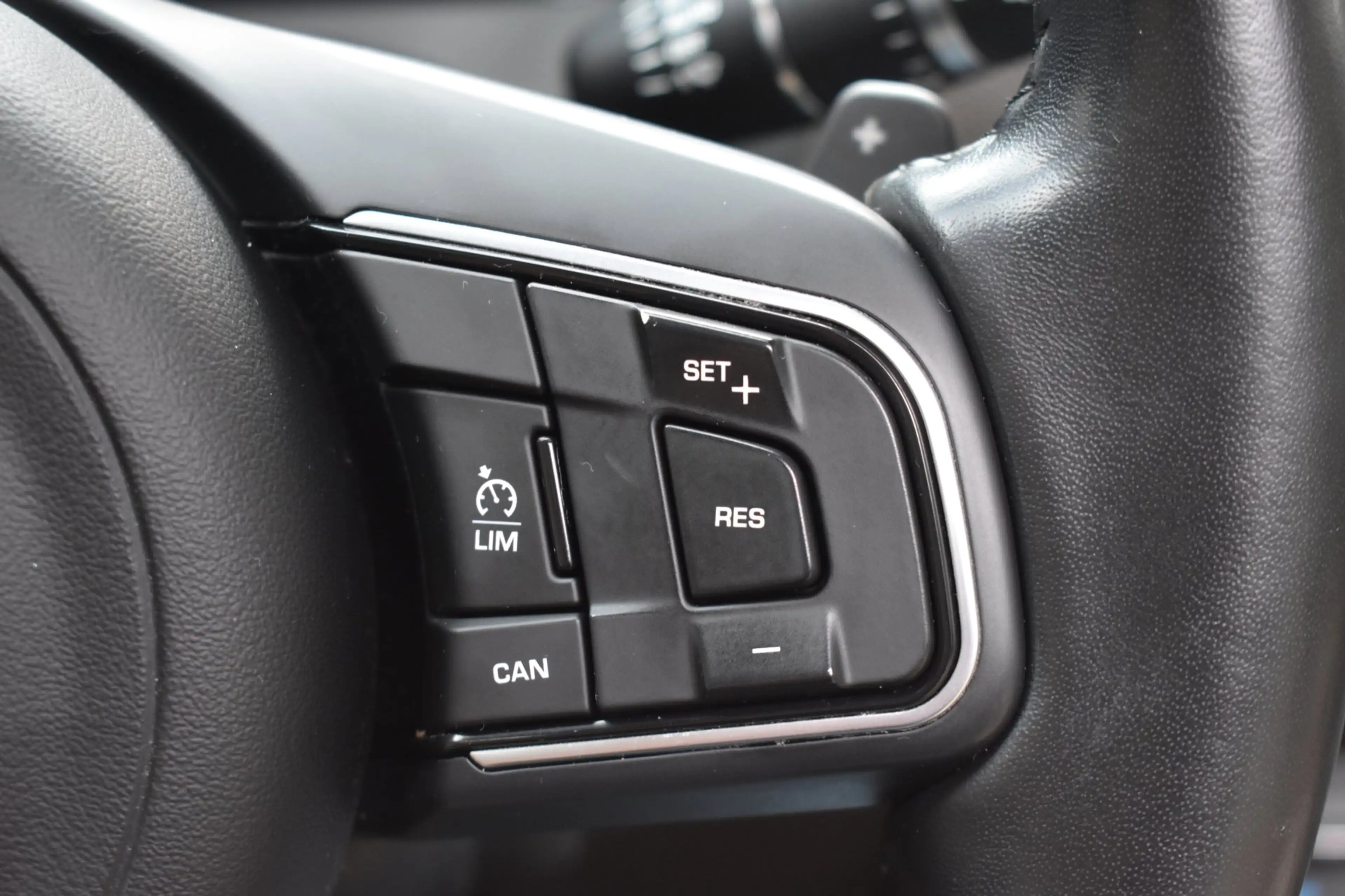 Jaguar F-Pace 2.0 Portfolio AWD 20d '17 Pano Xenon Clima Navi Cr — photo 16