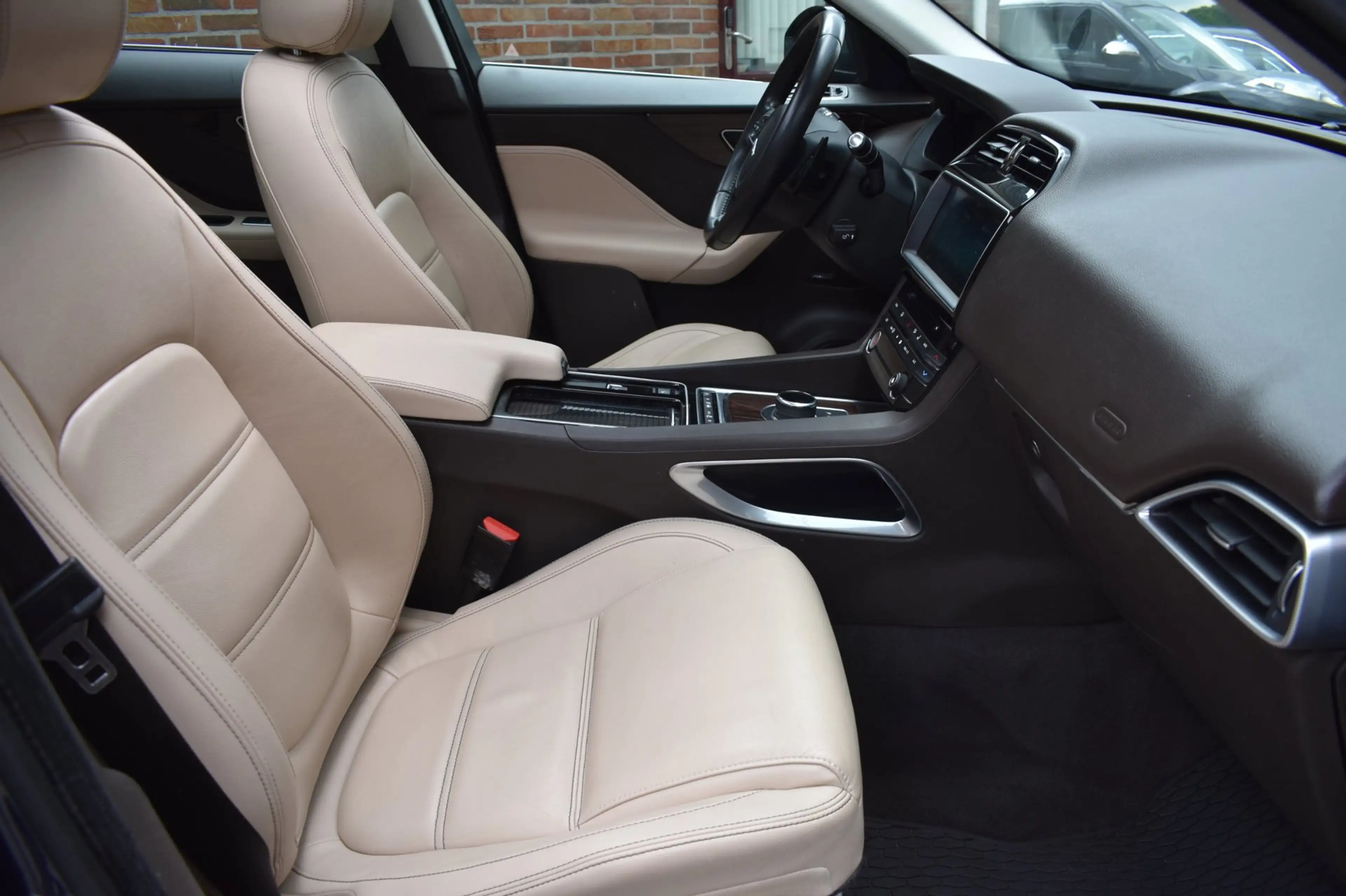 Jaguar F-Pace 2.0 Portfolio AWD 20d '17 Pano Xenon Clima Navi Cr — photo 4