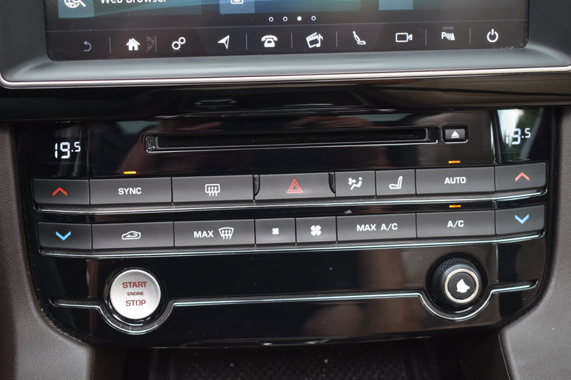 Jaguar F-Pace 2.0 Portfolio AWD 20d '17 Pano Xenon Clima Navi Cr — photo 26