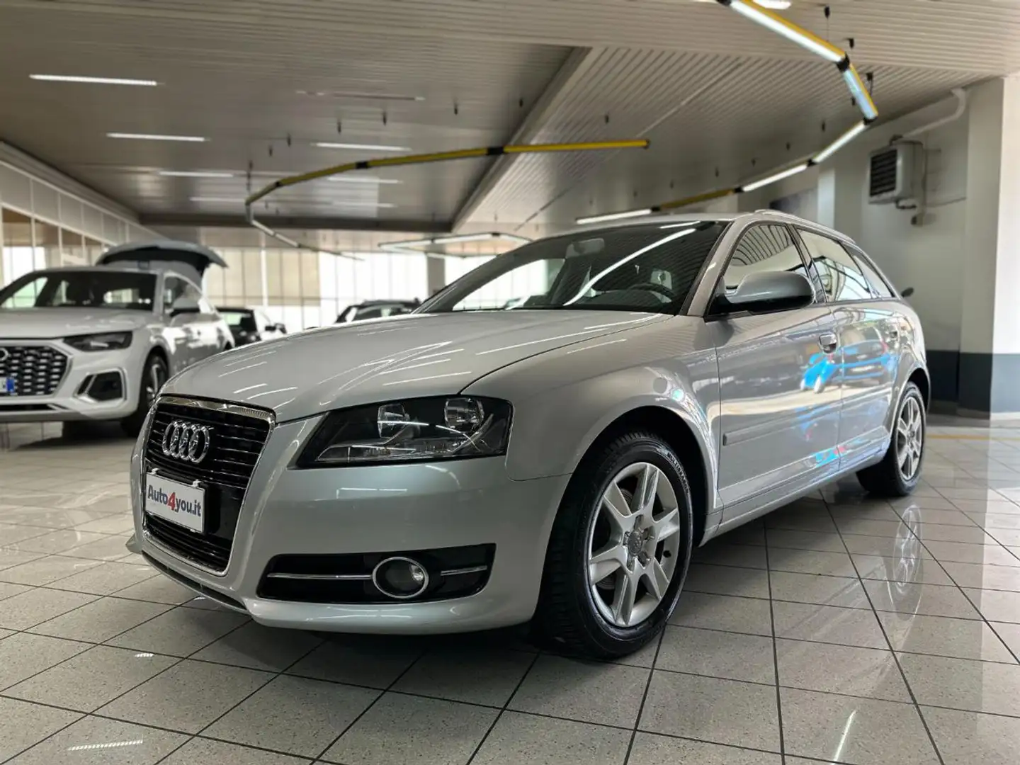 Audi A3 SPB 1.2 TFSI Attraction Silber - 2