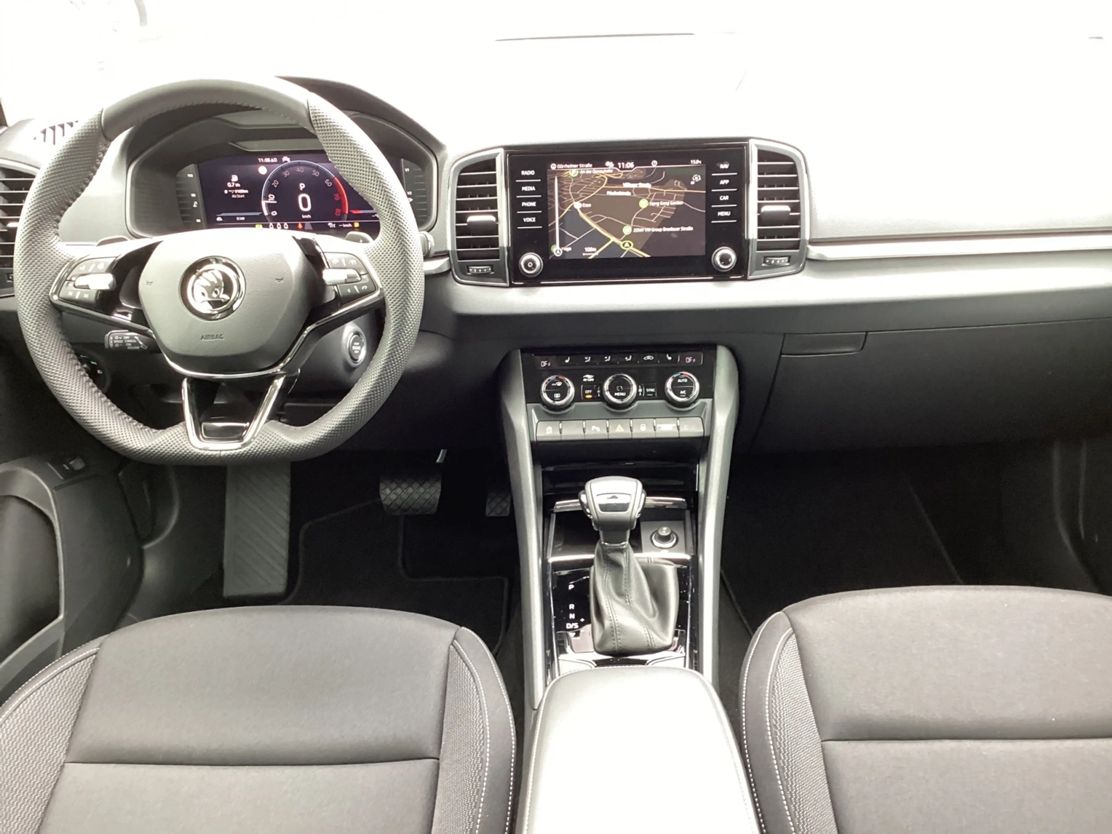 Skoda Karoq 1.5 TSI DSG Selection AHK LED Kamera — photo 10