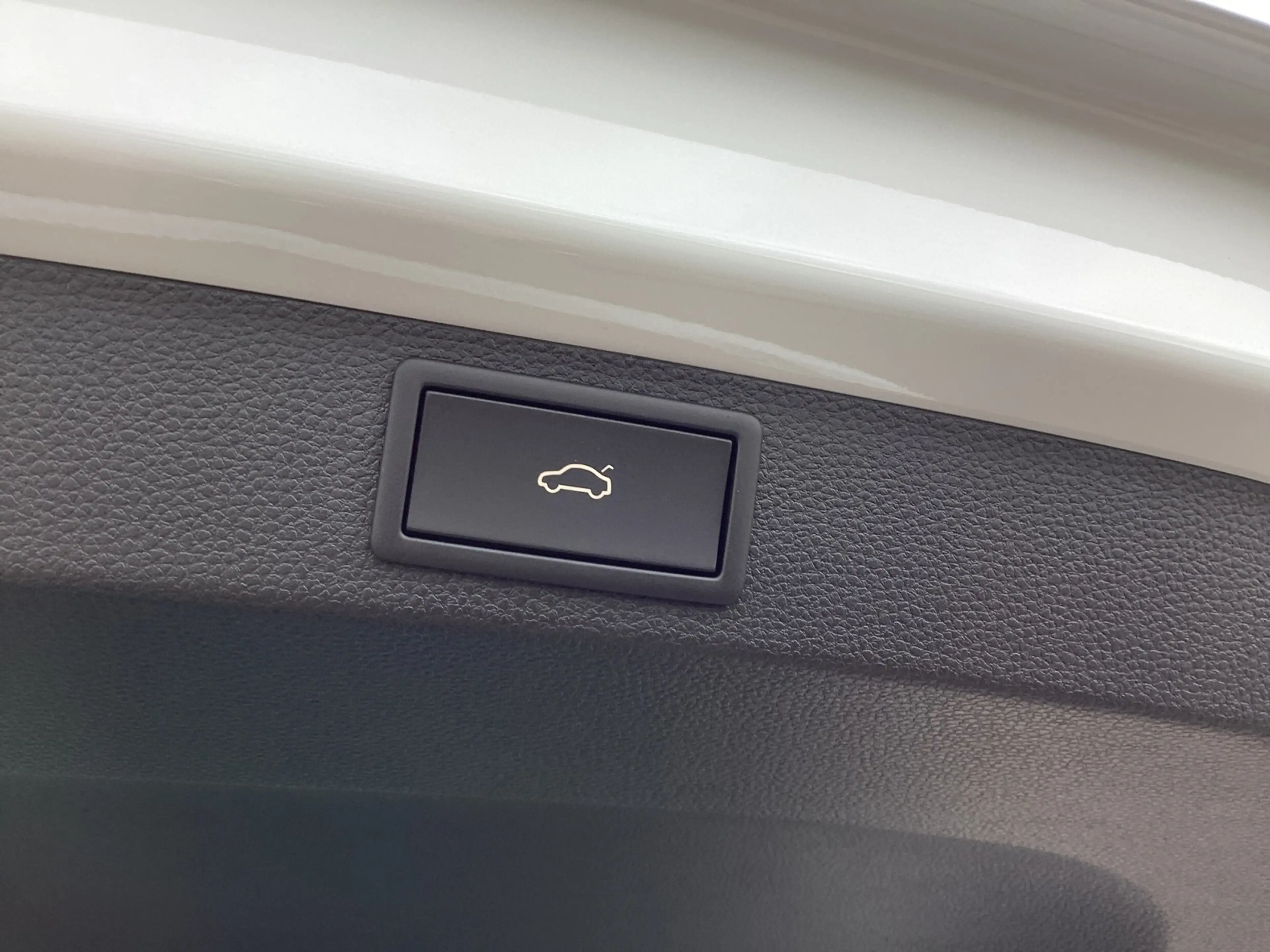 Skoda Karoq 1.5 TSI DSG Selection AHK LED Kamera — photo 16