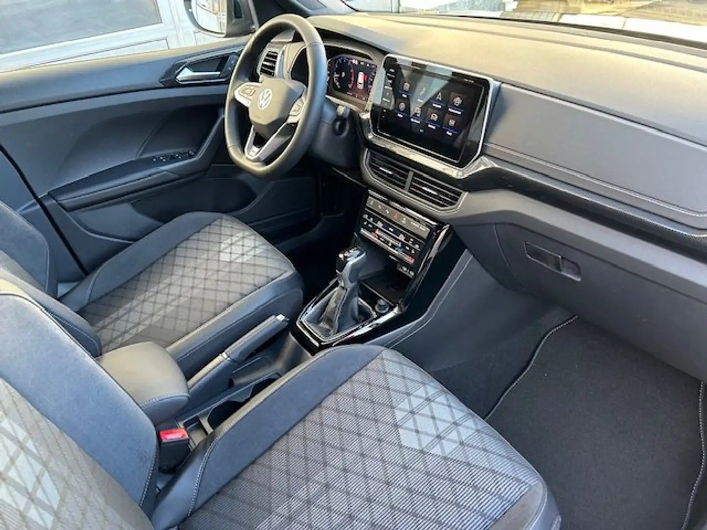 Volkswagen T-Cross 1.5 TSI OPF DSG R-Line Navi AHK APP Matrix Grau - 2