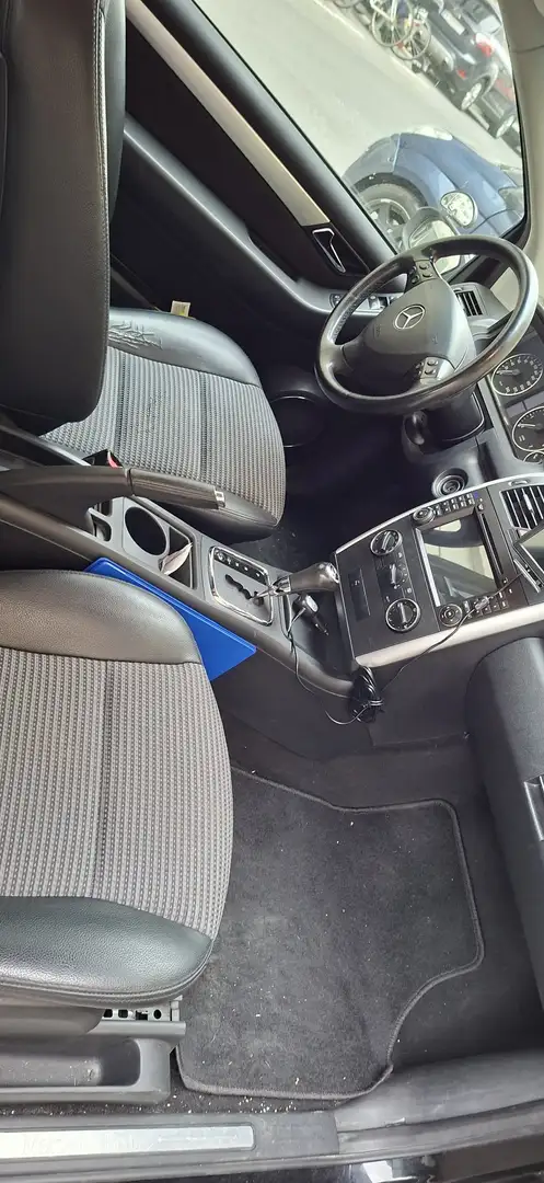 Mercedes-Benz A 170 A 170 A-Edition Avantgarde Sport Aut. Schwarz - 1