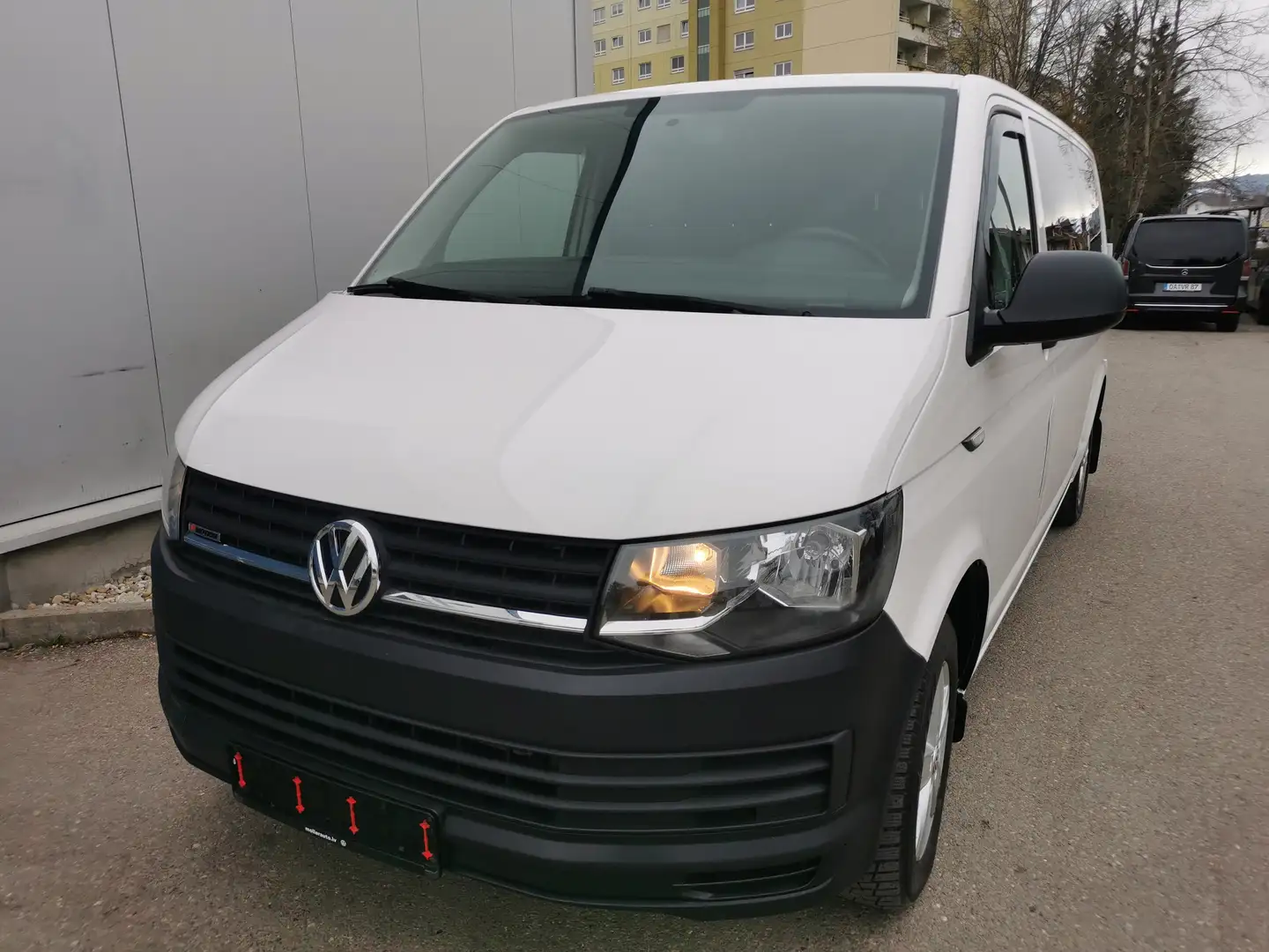 Volkswagen T6 Kombi Lang 4MOTION Weiß - 2