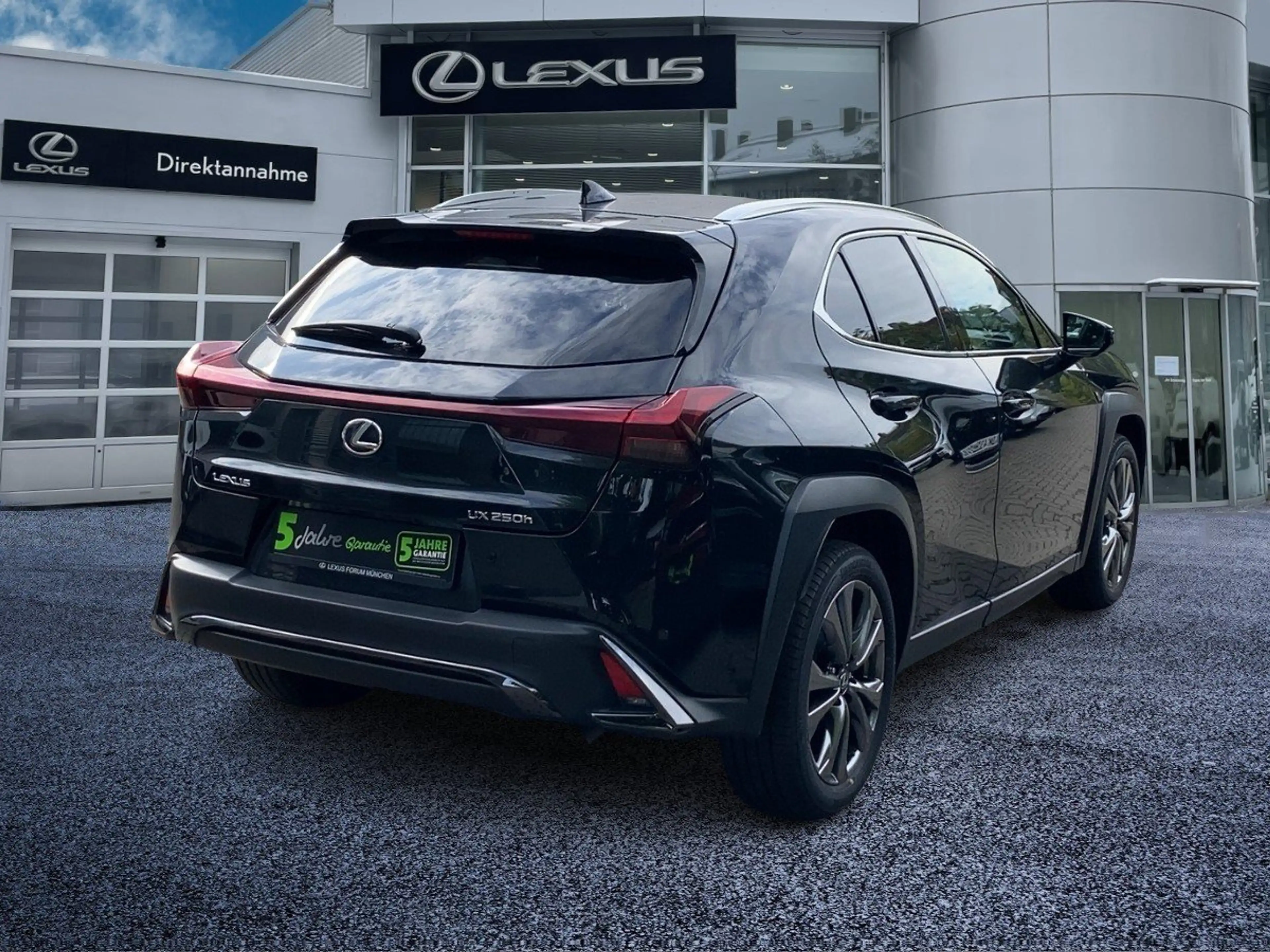 Lexus UX 250h UX 250 h F Sport Design zuverlässiger Crossover — photo 7