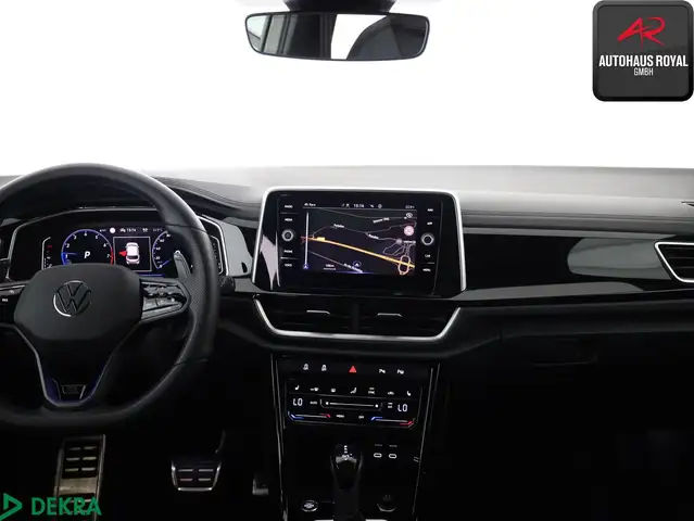 Volkswagen T-Roc view 9