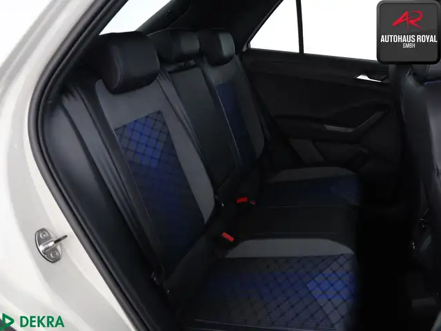 Volkswagen T-Roc view 12