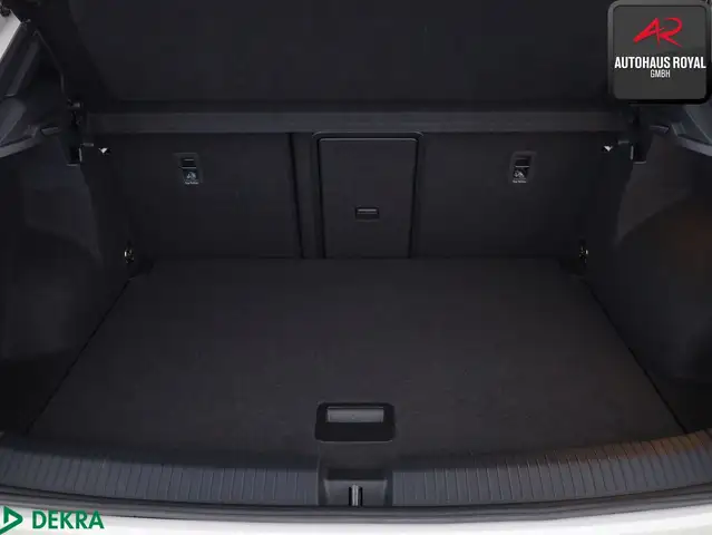 Volkswagen T-Roc view 13