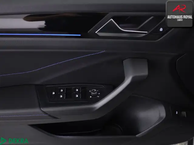 Volkswagen T-Roc view 14
