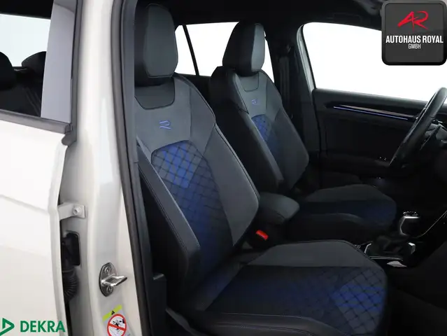 Volkswagen T-Roc view 11