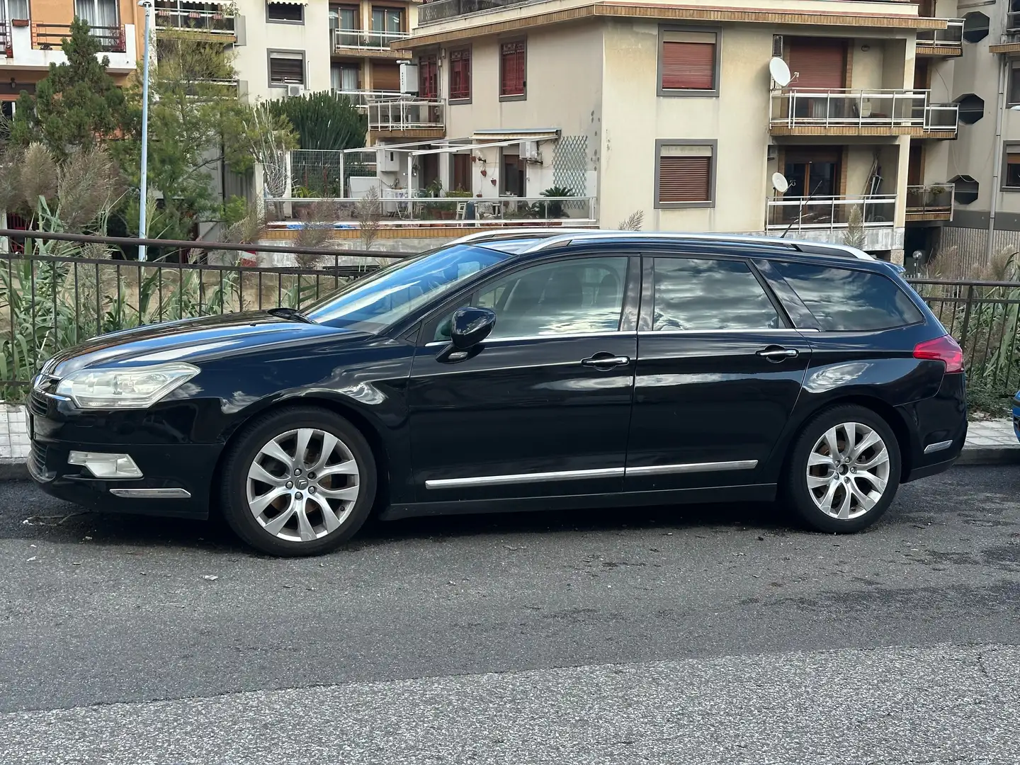Citroen C5 III 2.0 Tourer Executive Automatica Negru - 1