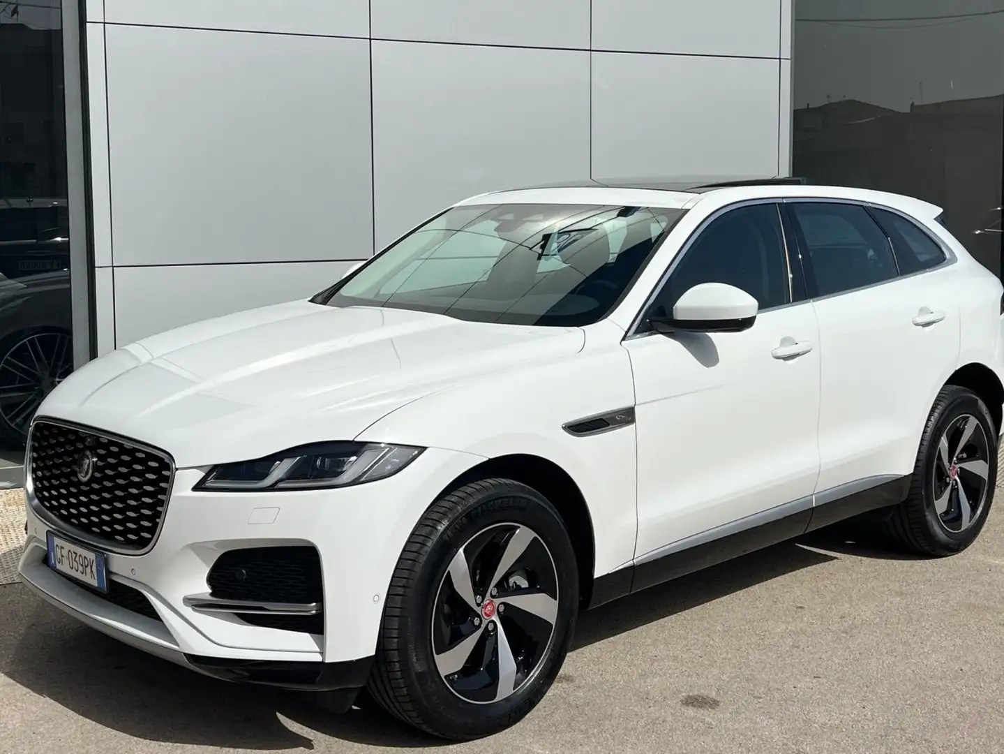 Jaguar F-Pace S awd 204cv auto possibilità noleggio noscoring Bianco - 1