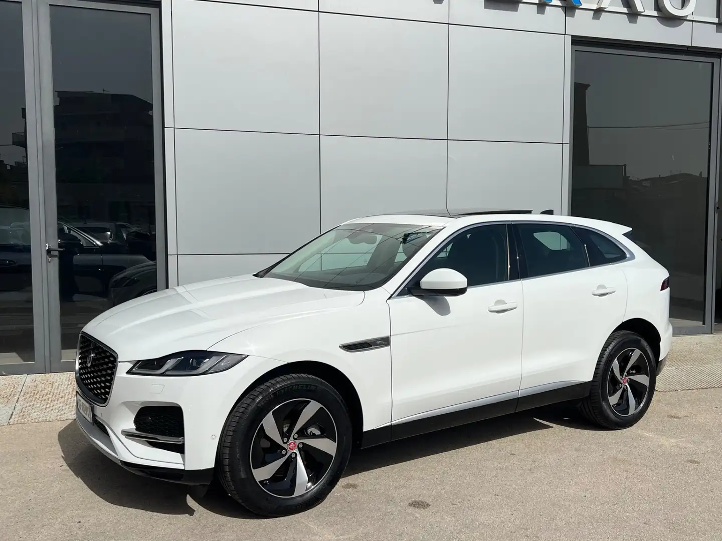 Jaguar F-Pace S awd 204cv auto possibilità noleggio noscoring Bianco - 2