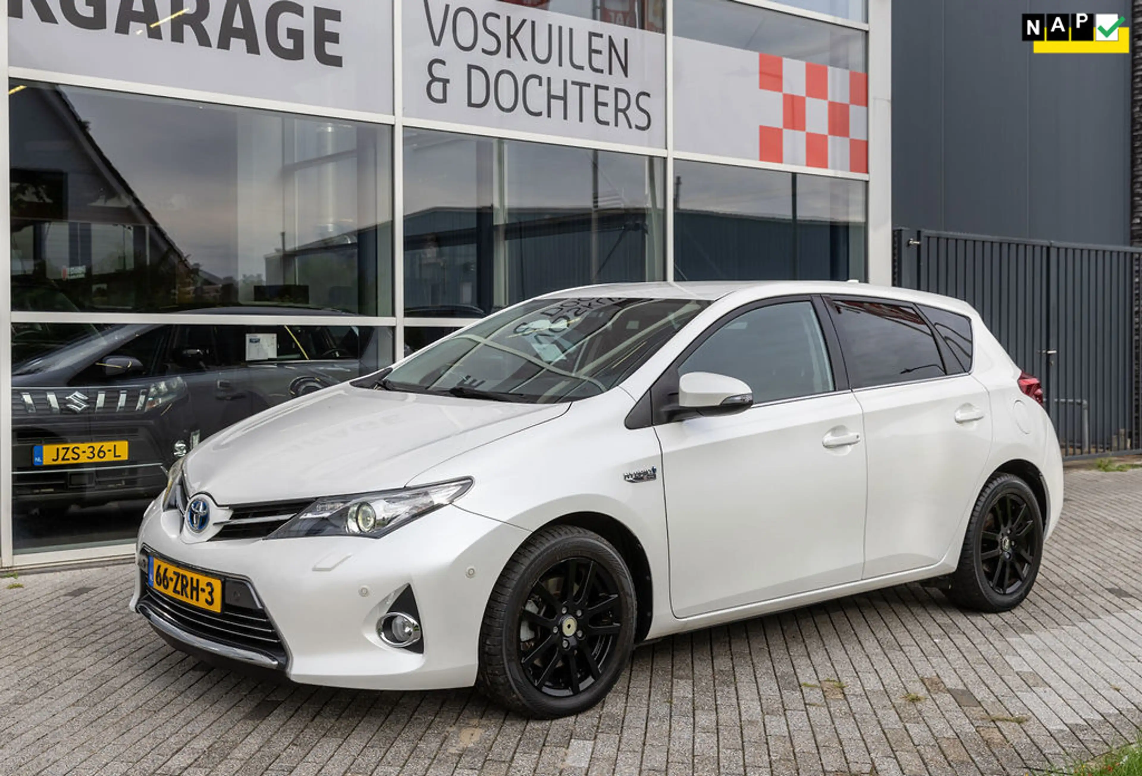 Toyota Auris 1.8 Hybrid Lease Pro | JBL
