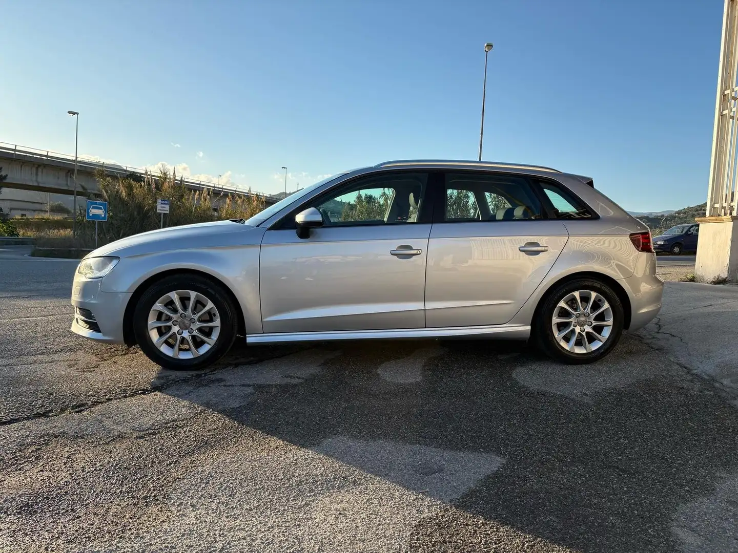 Audi A3 Sportback 1.6 tdi Attraction 110cv E6 Gris - 2