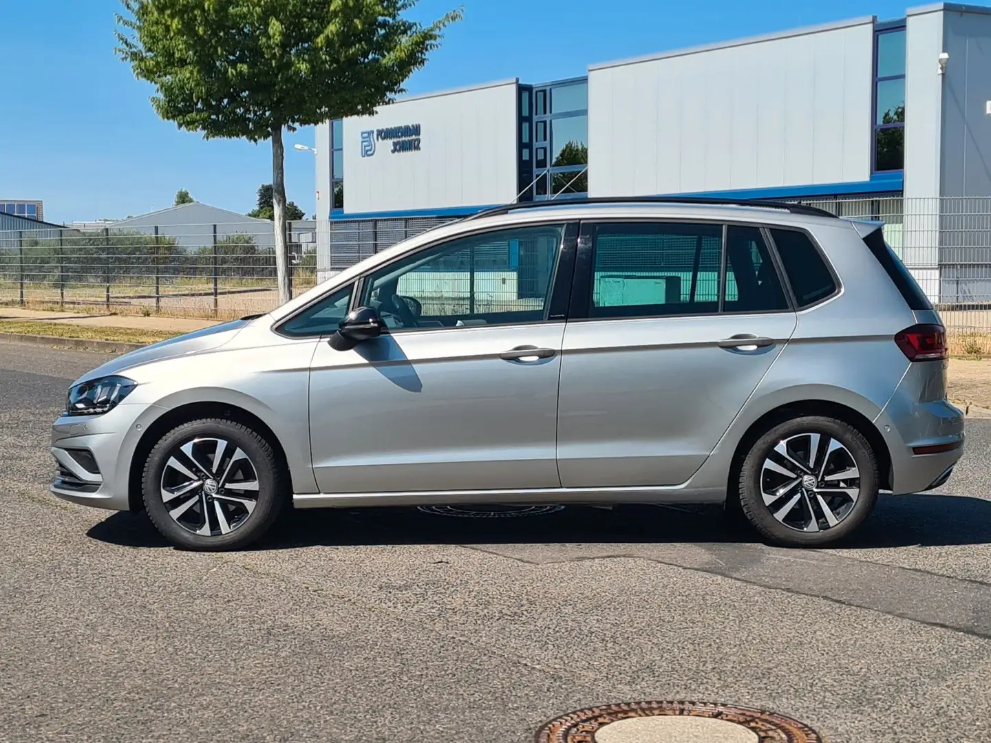 Volkswagen Golf Sportsvan VII IQ.DRIVE*Navi*PDC*ACC*AHK* Silber - 2