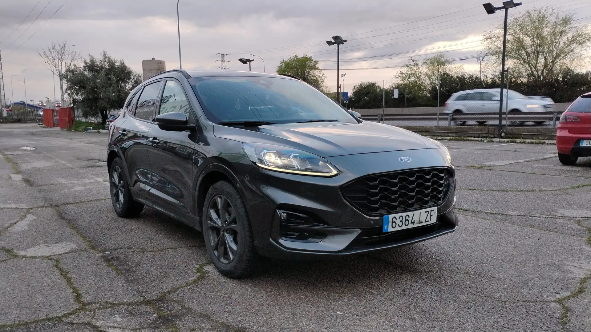Ford Kuga 1.5 EcoBoost ST-Line FWD 150 Gris - 1