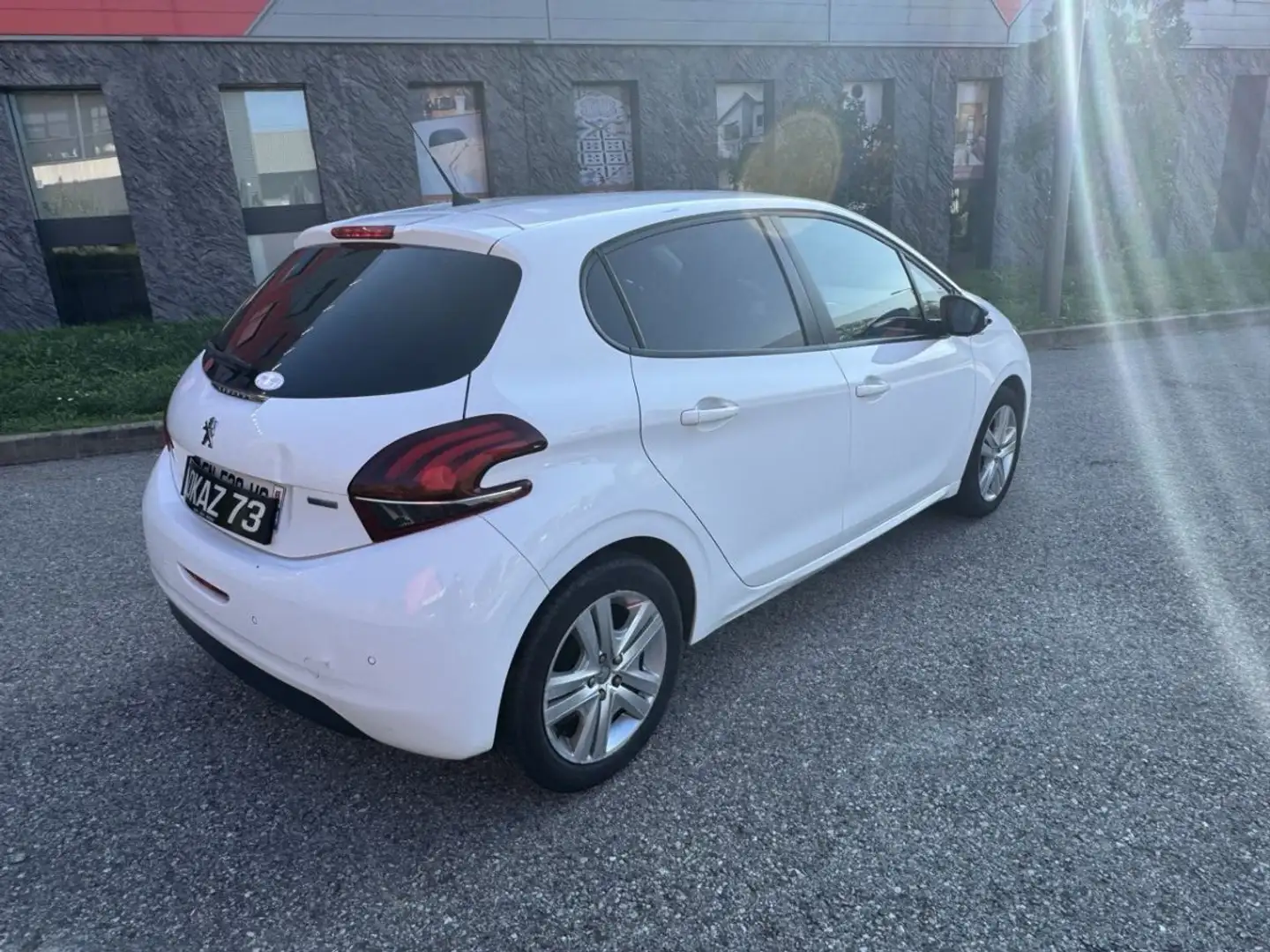 Peugeot 208 STYLE Weiß - 2