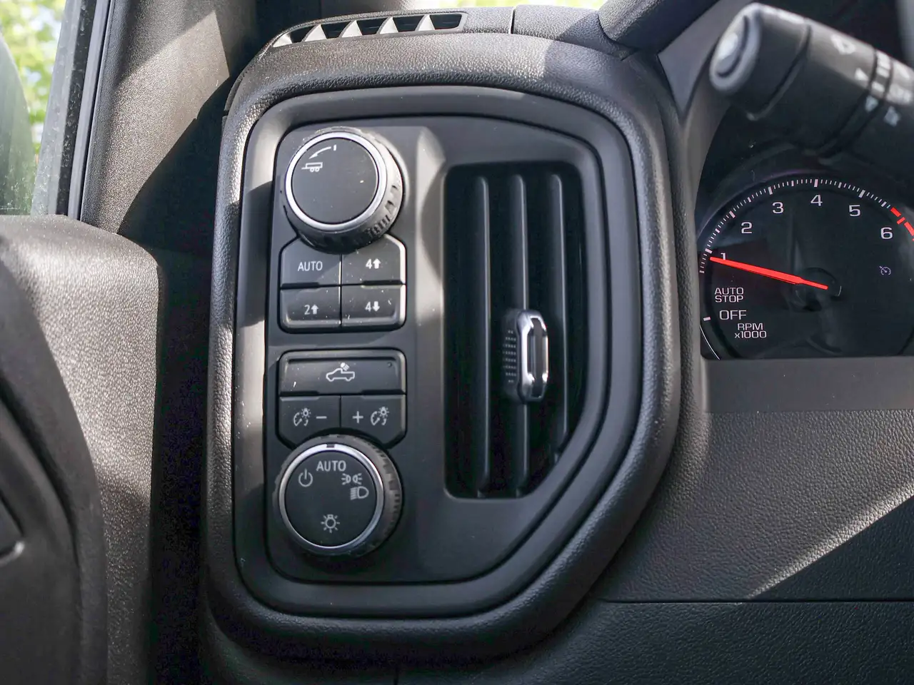 Chevrolet Silverado 1500 снимка Chevrolet Silverado 1500