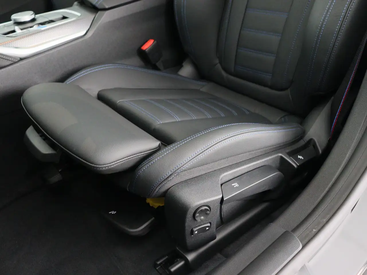 BMW i4 2026 — фото 10