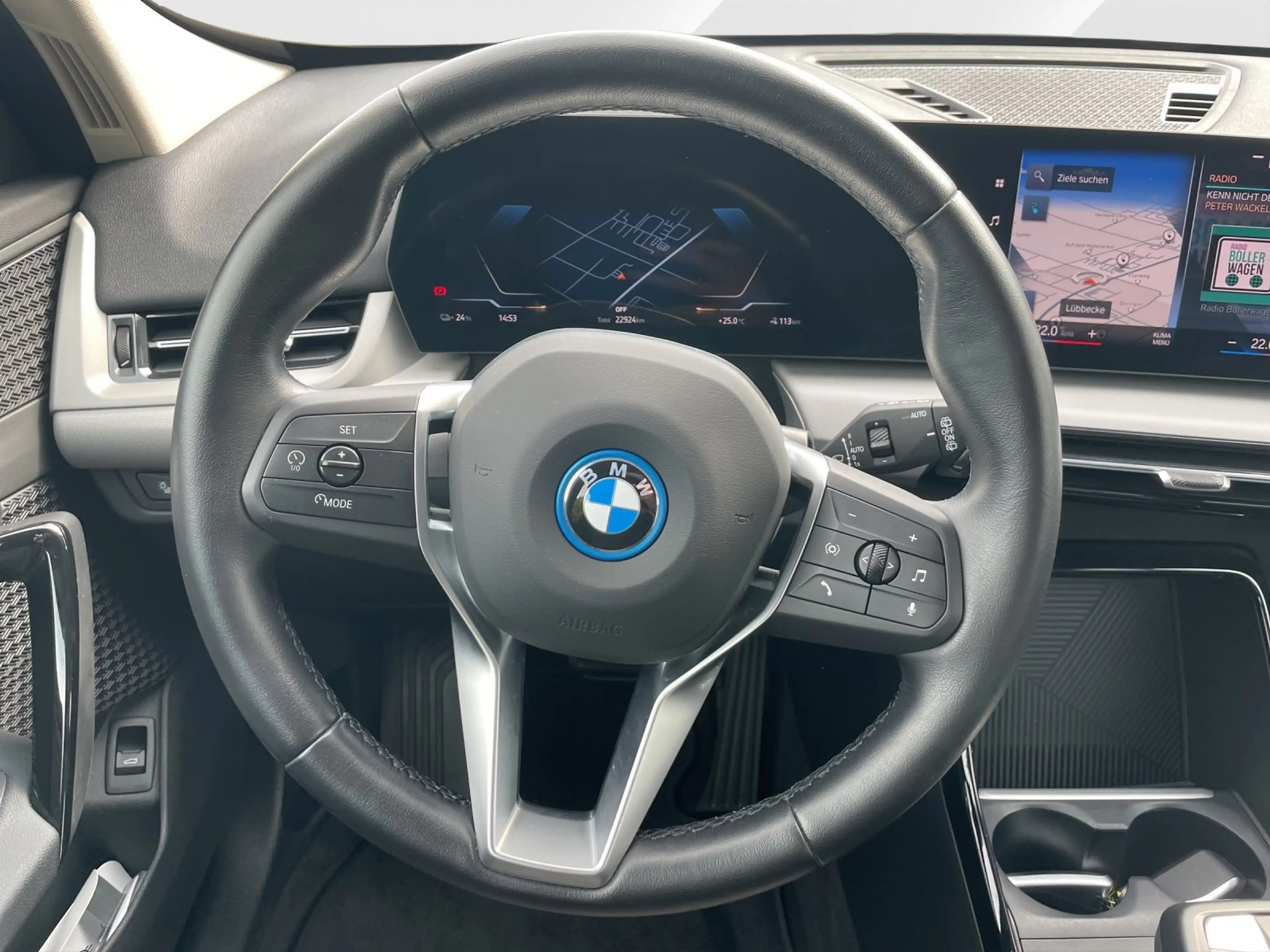 BMW iX 1 xDrive30 AHK | Parkass. | CarPlay | DAB-Tuner — photo 9