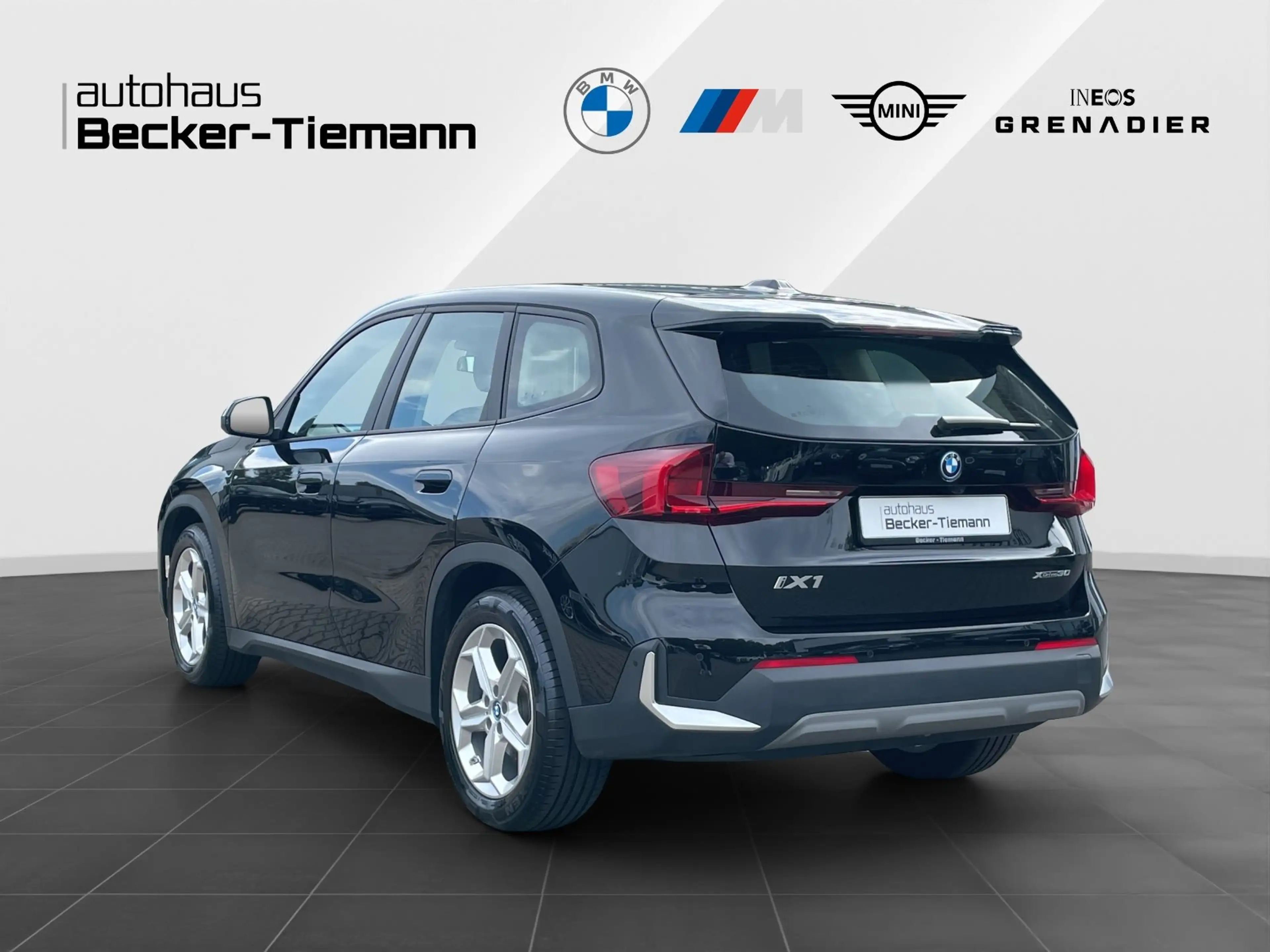 BMW iX 1 xDrive30 AHK | Parkass. | CarPlay | DAB-Tuner — photo 4