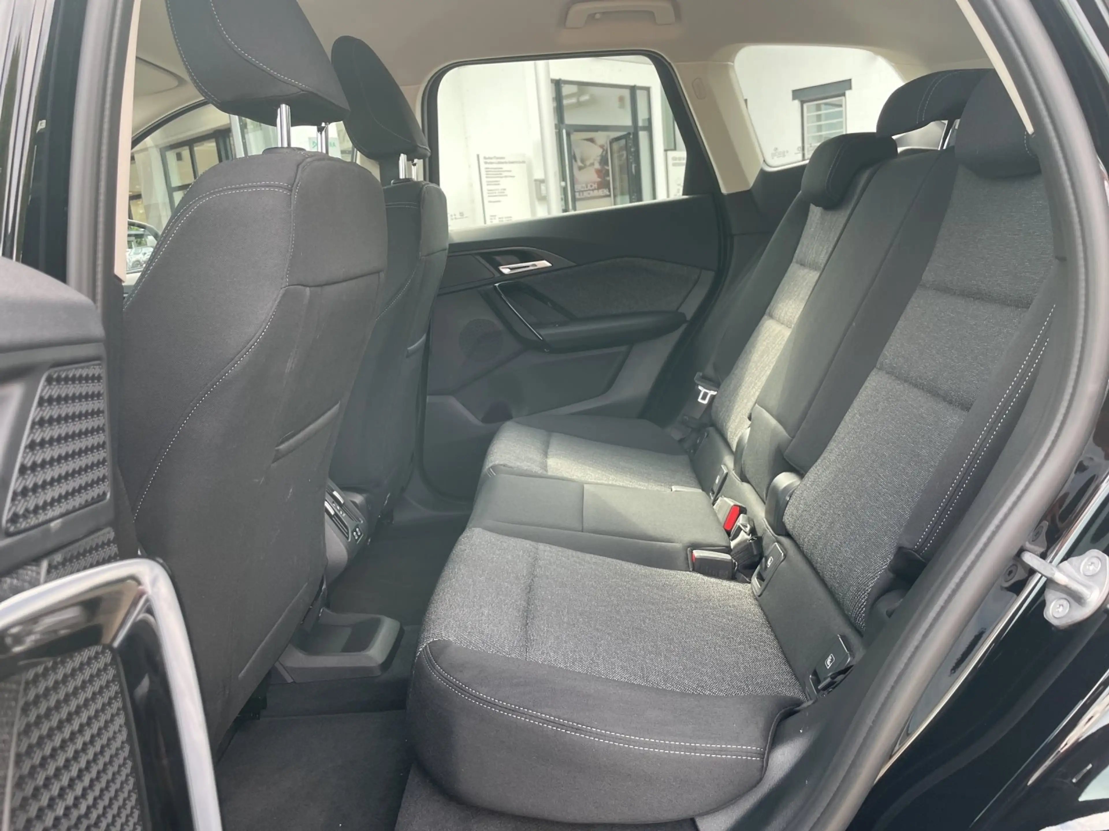 BMW iX 1 xDrive30 AHK | Parkass. | CarPlay | DAB-Tuner — photo 15