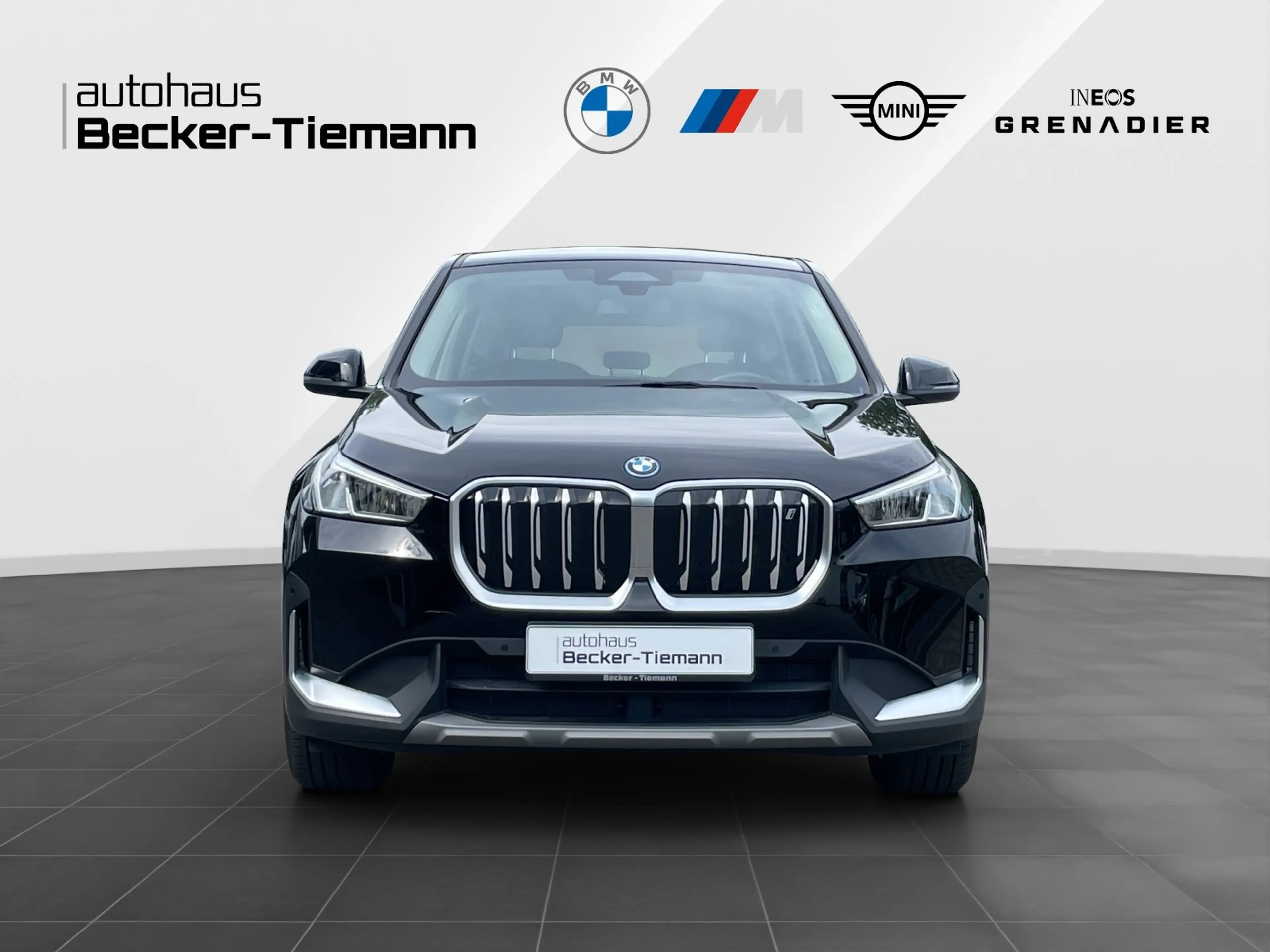 BMW iX 1 xDrive30 AHK | Parkass. | CarPlay | DAB-Tuner — photo 2