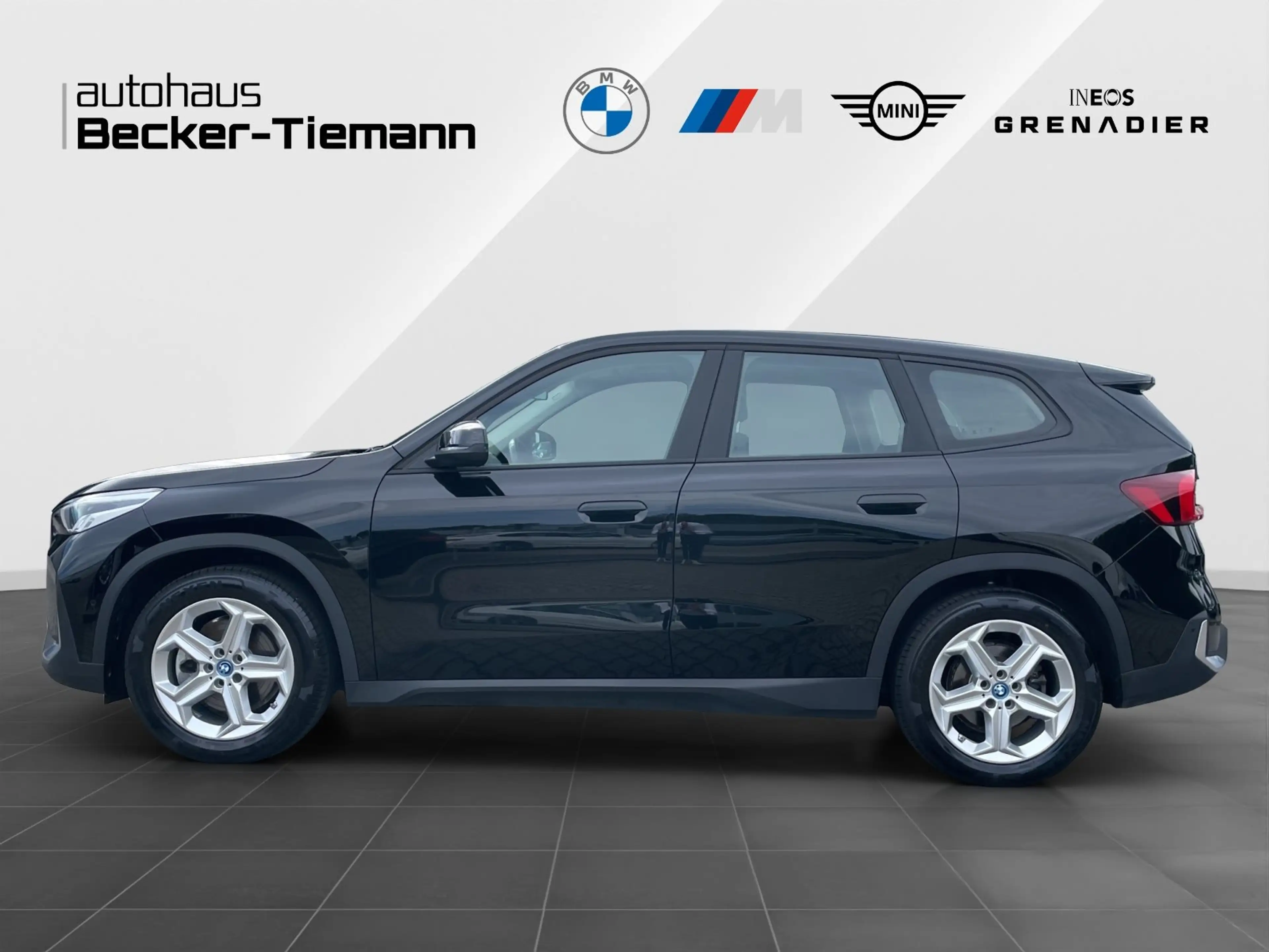 BMW iX 1 xDrive30 AHK | Parkass. | CarPlay | DAB-Tuner — photo 3