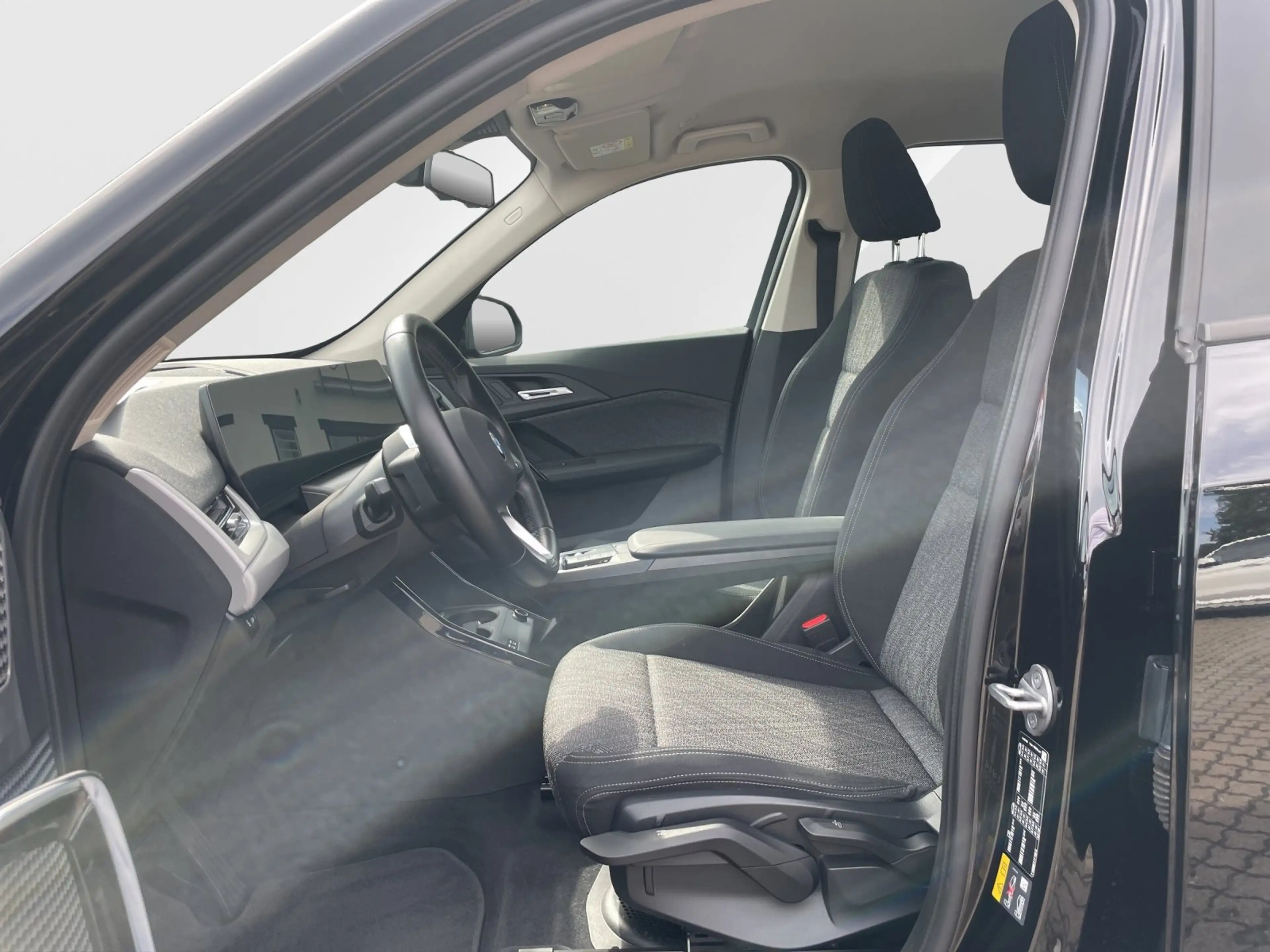 BMW iX 1 xDrive30 AHK | Parkass. | CarPlay | DAB-Tuner — photo 13