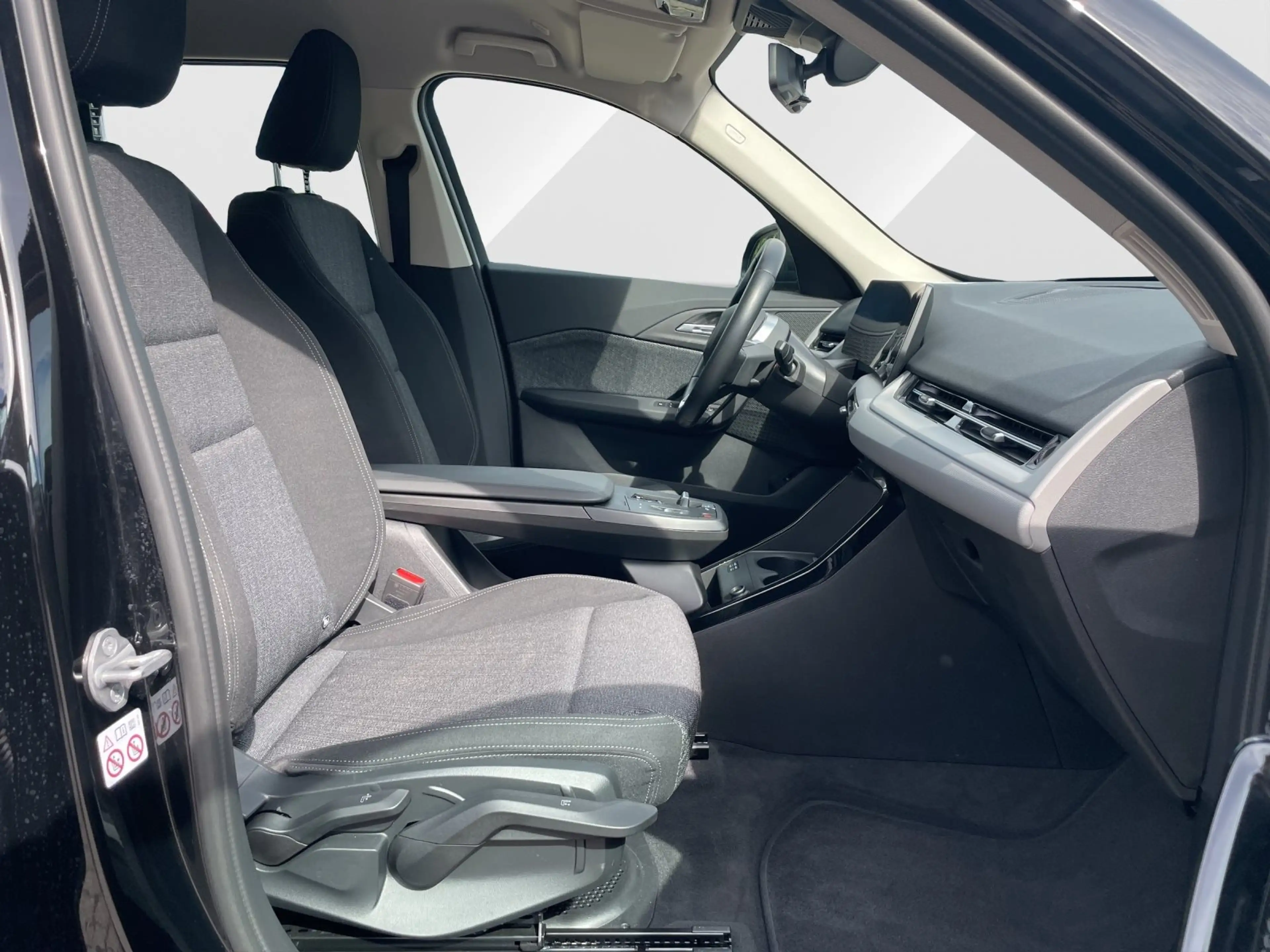 BMW iX 1 xDrive30 AHK | Parkass. | CarPlay | DAB-Tuner — photo 14