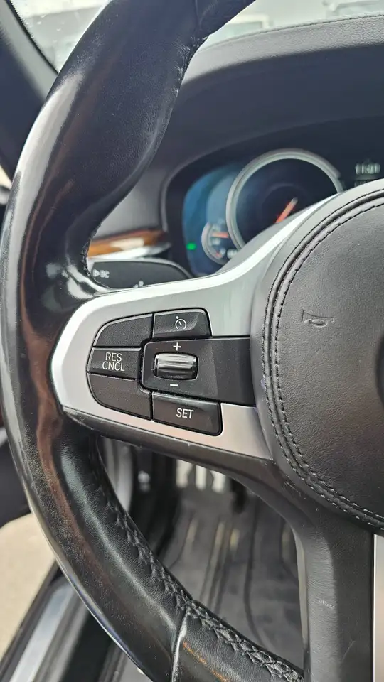 BMW 5 Series photo BMW 5 Series