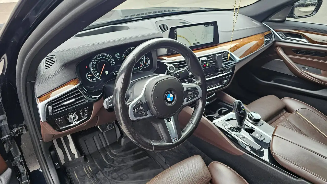 BMW 5 Series photo BMW 5 Series