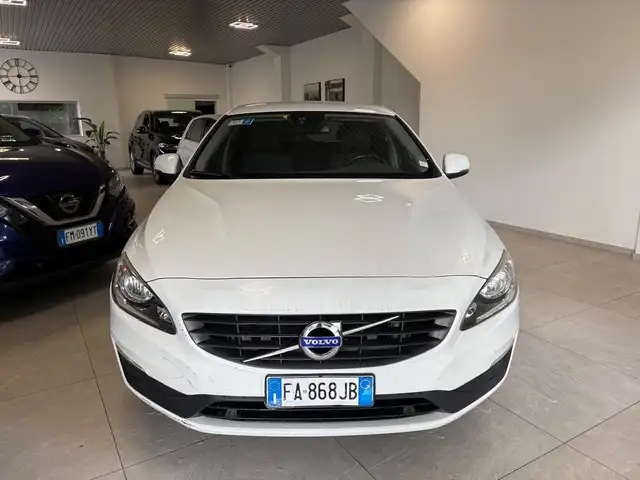 Volvo V60 view 2