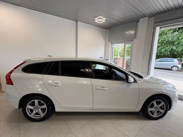 Volvo V60 view 4