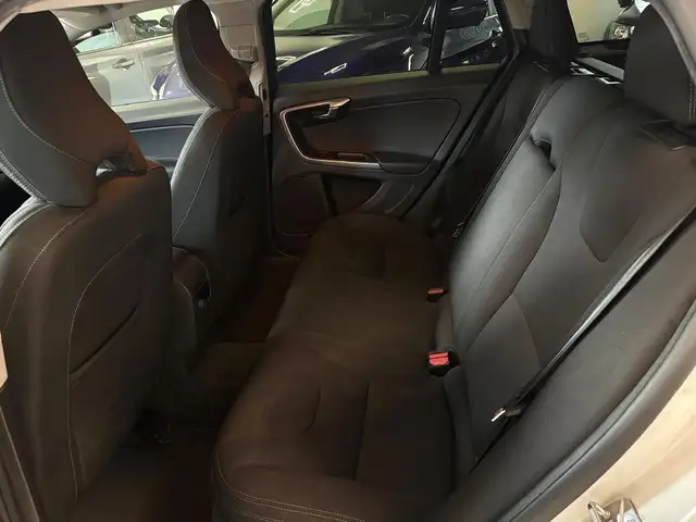 Volvo V60 view 8