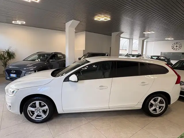 Volvo V60 view 3