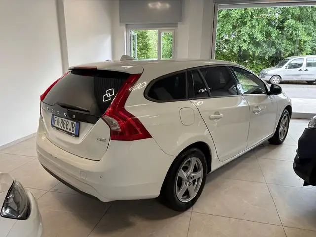 Volvo V60 view 5