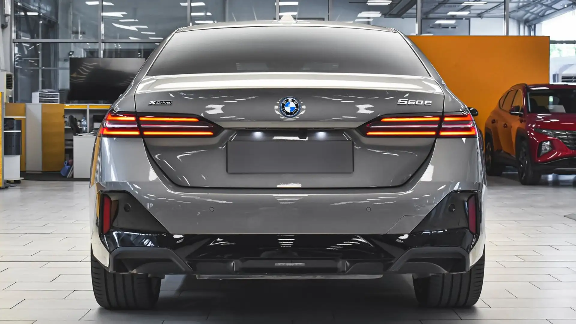 BMW 550 e xDrive M Sport PHEV Grigio - 2