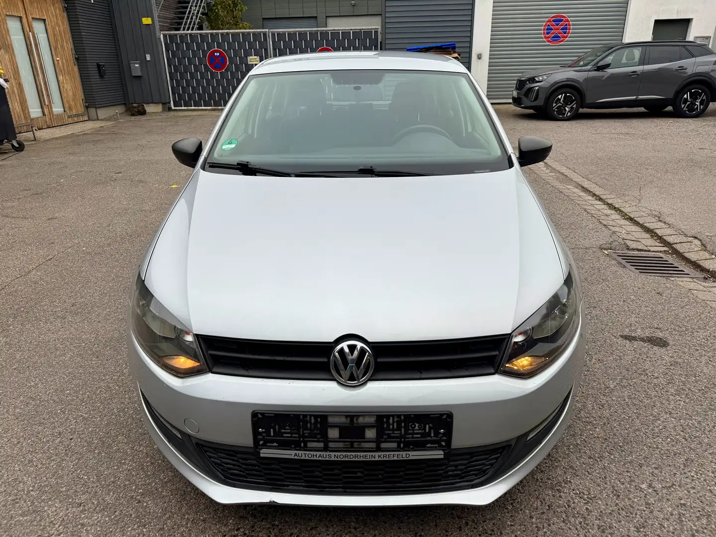 Volkswagen Polo Trendline 2.Hand 130.100 KM PDC KLIMA TÜV 02/27 Grau - 2