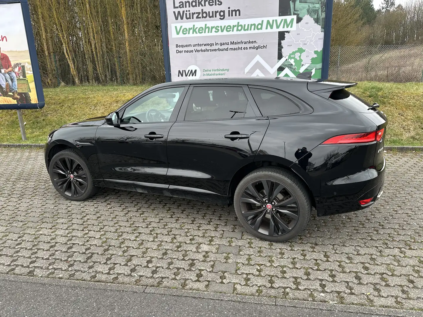 Jaguar F-Pace R- Prestige Schwarz - 1