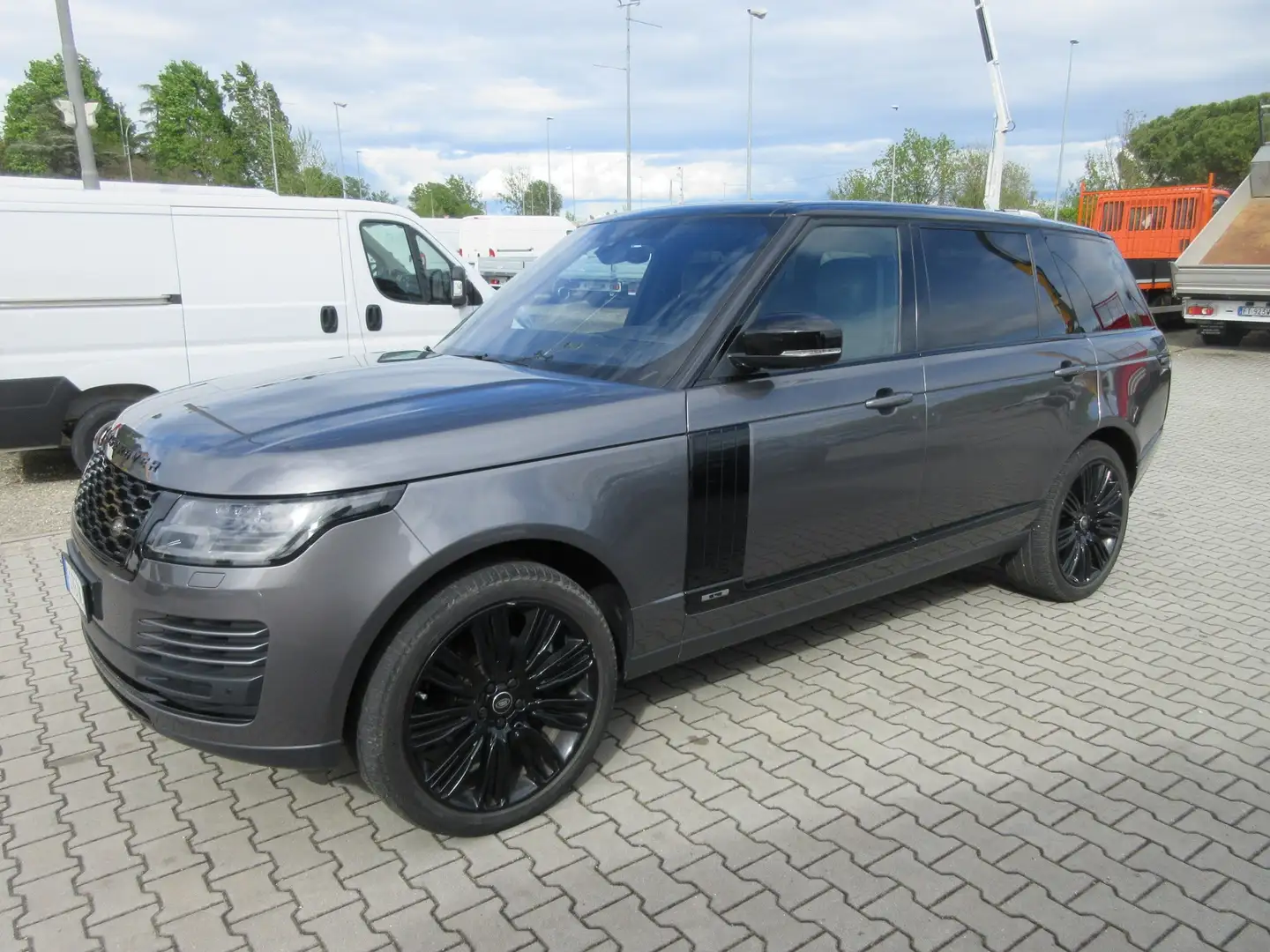 Land Rover Range Rover Range Rover LWB 3.0 tdV6 Vogue auto my17 Grijs - 1