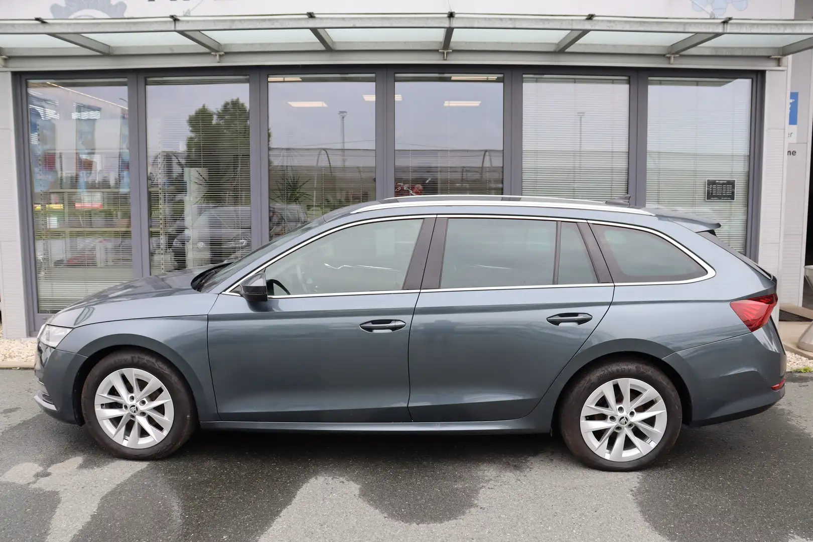 Skoda Octavia First Edition *DSG*ACC*MATRIX-LED*Sportsitze* Grau - 2