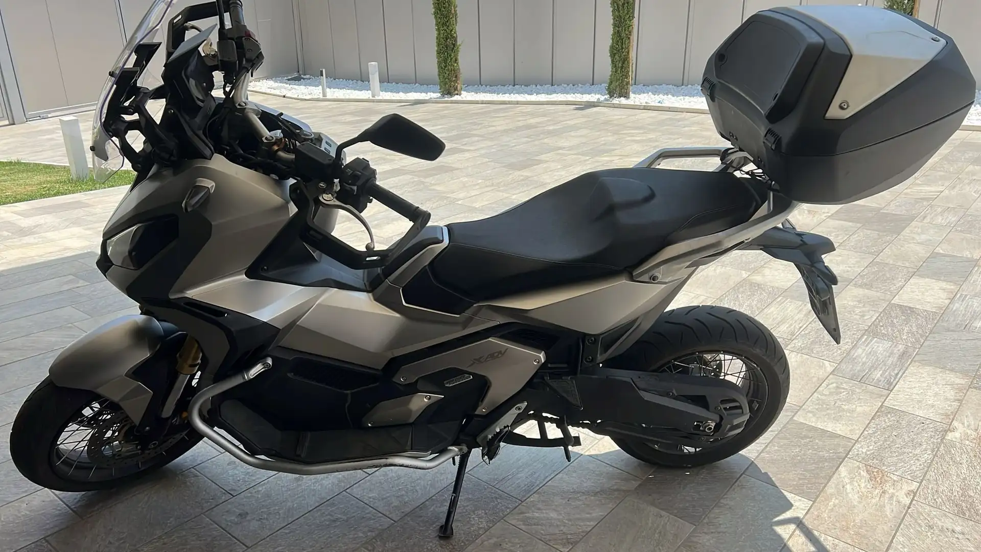 Honda X-ADV Stříbrná - 1