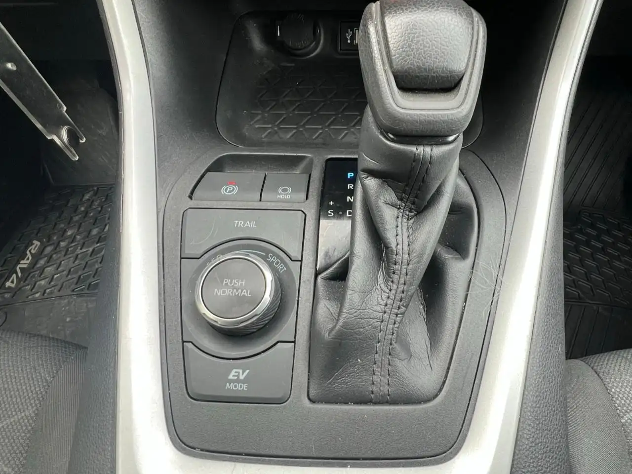 Toyota RAV 4 снимка Toyota RAV 4
