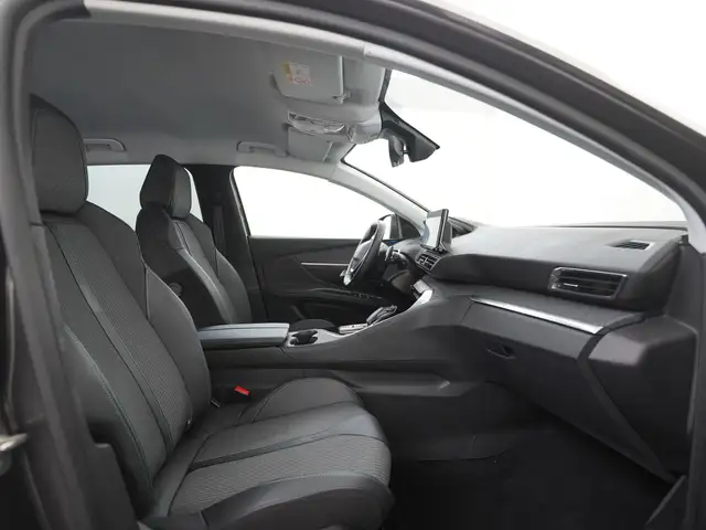 Peugeot 3008 view 3