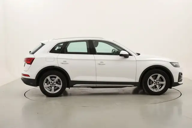 Audi Q5 view 6
