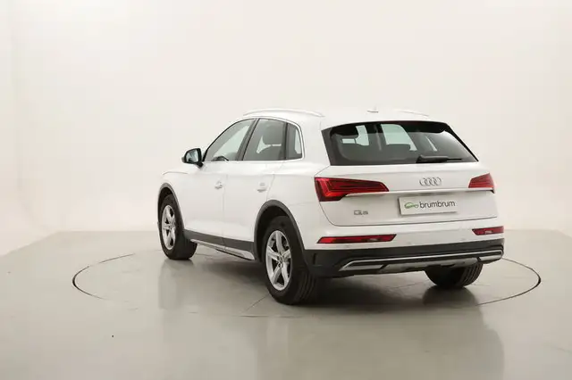 Audi Q5 view 3
