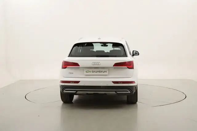 Audi Q5 view 4